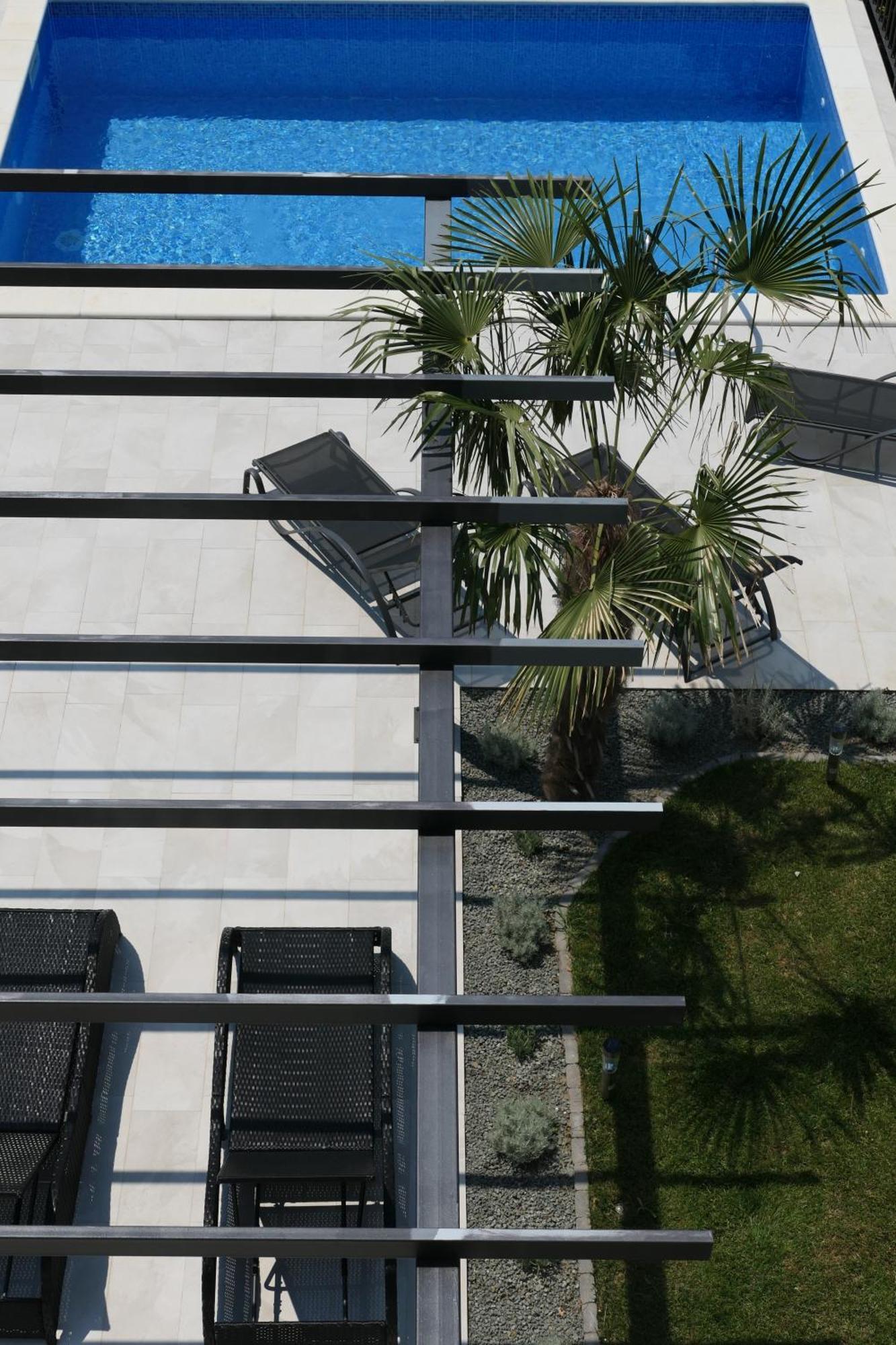 Apartmani Bura ซริกเวนิซา ภายนอก รูปภาพ