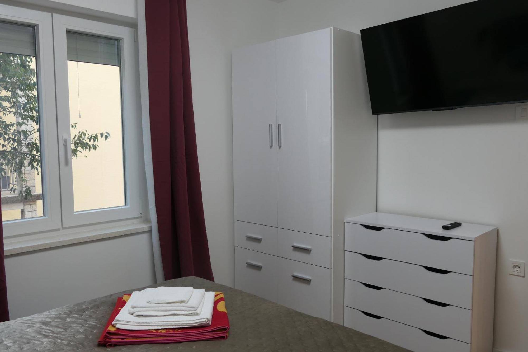 Apartmani Bura ซริกเวนิซา ภายนอก รูปภาพ